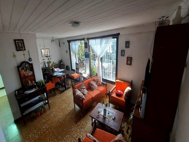 Se vende casa 5 dormitorios 3 baños más estacionamiento y taller , Maipú