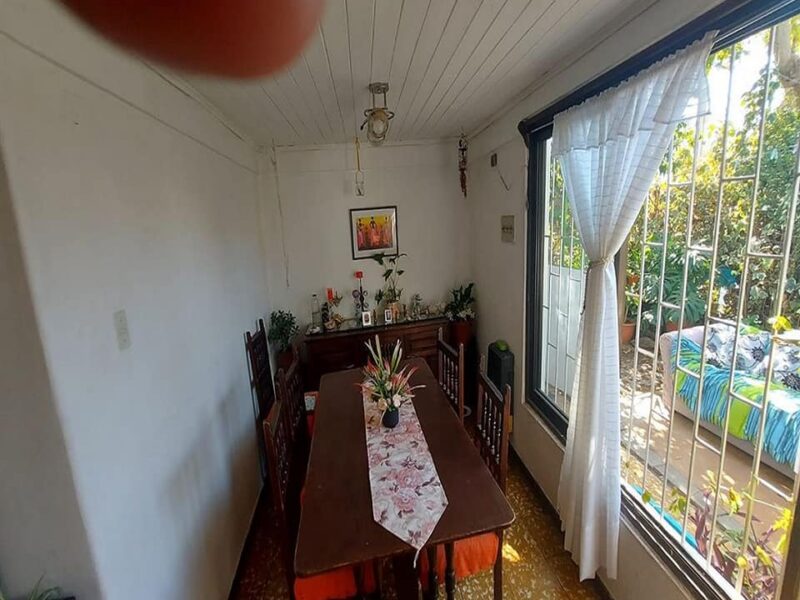 Se vende casa 5 dormitorios 3 baños más estacionamiento y taller , Maipú