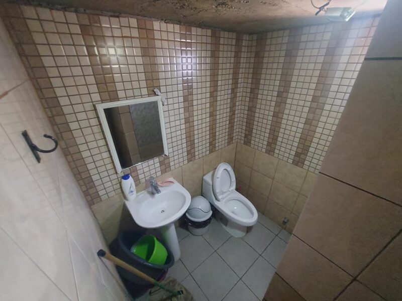 Se vende casa esquina 2 pisos 12 dormitorios 4 baños , Lo Espejo