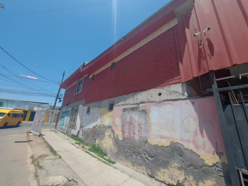 Se vende casa esquina 2 pisos 12 dormitorios 4 baños , Lo Espejo