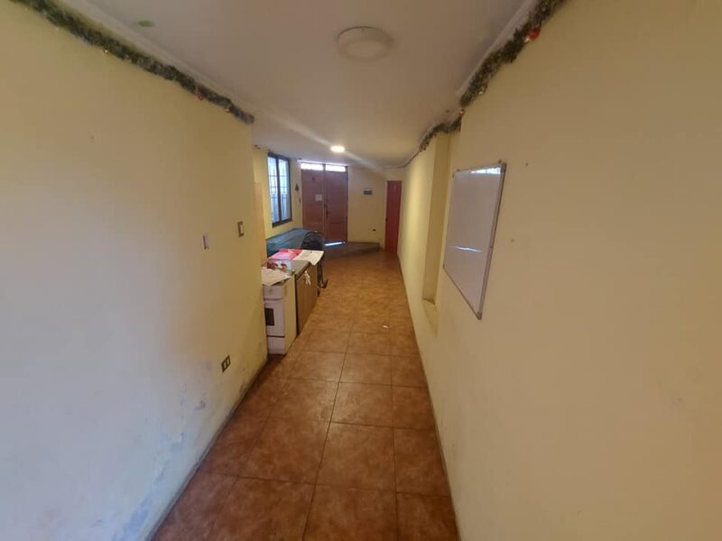 Se vende casa 6 dormitorios 2 baños más estacionamiento , Lo Espejo