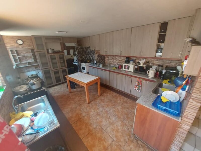 Se vende casa 6 dormitorios 2 baños más estacionamiento , Lo Espejo