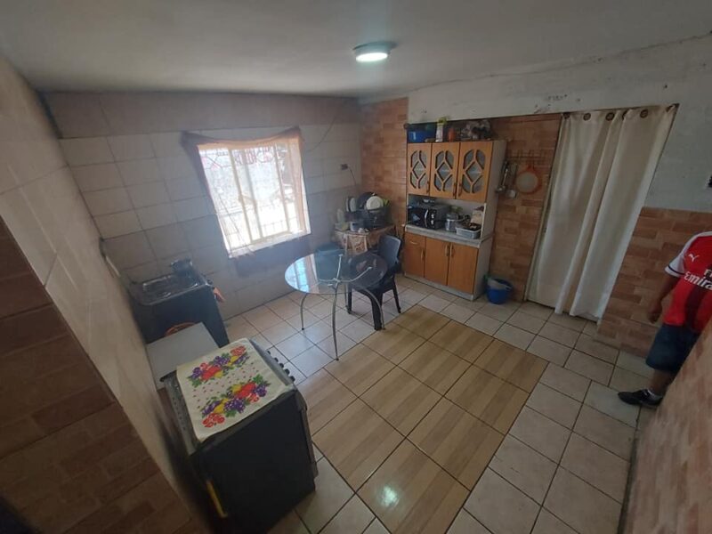 Se vende casa esquina 2 pisos 12 dormitorios 4 baños , Lo Espejo