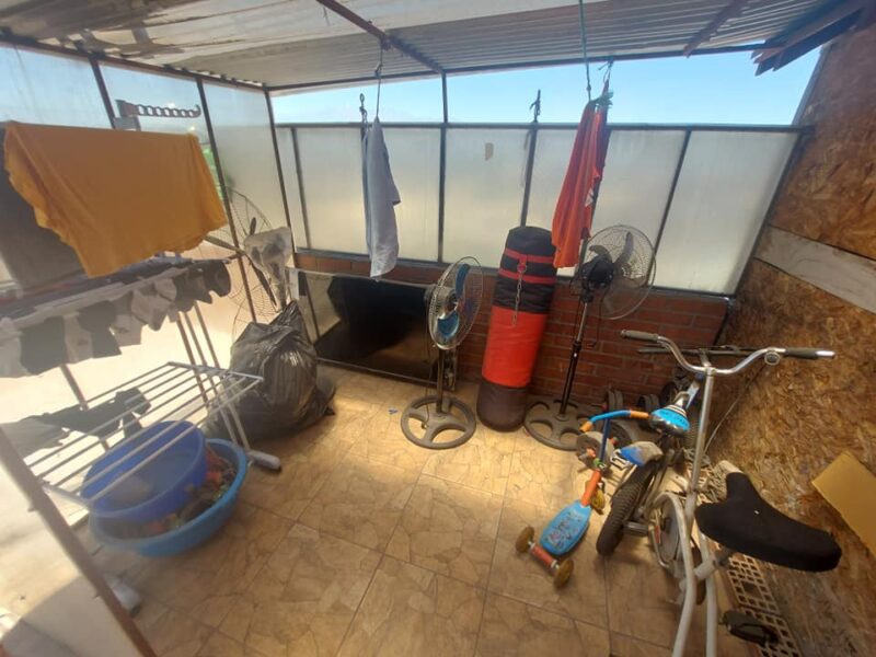 Se vende casa 6 dormitorios 2 baños más estacionamiento , Lo Espejo