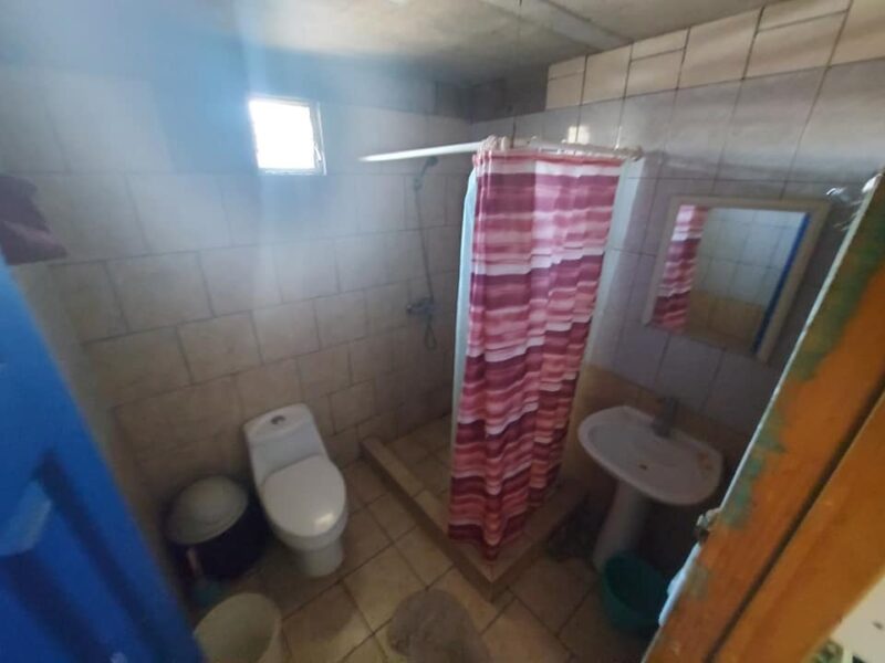 Se vende casa esquina 2 pisos 12 dormitorios 4 baños , Lo Espejo